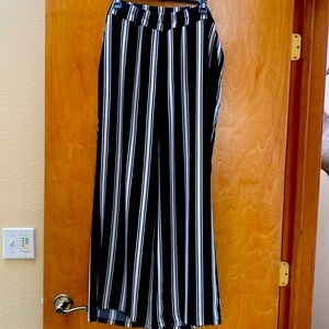 Back/White striped pants